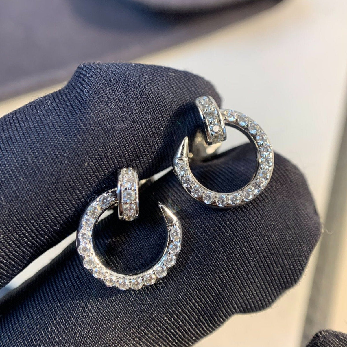 CARTIER JUSTE EARRINGS SILVER DIAMONDS